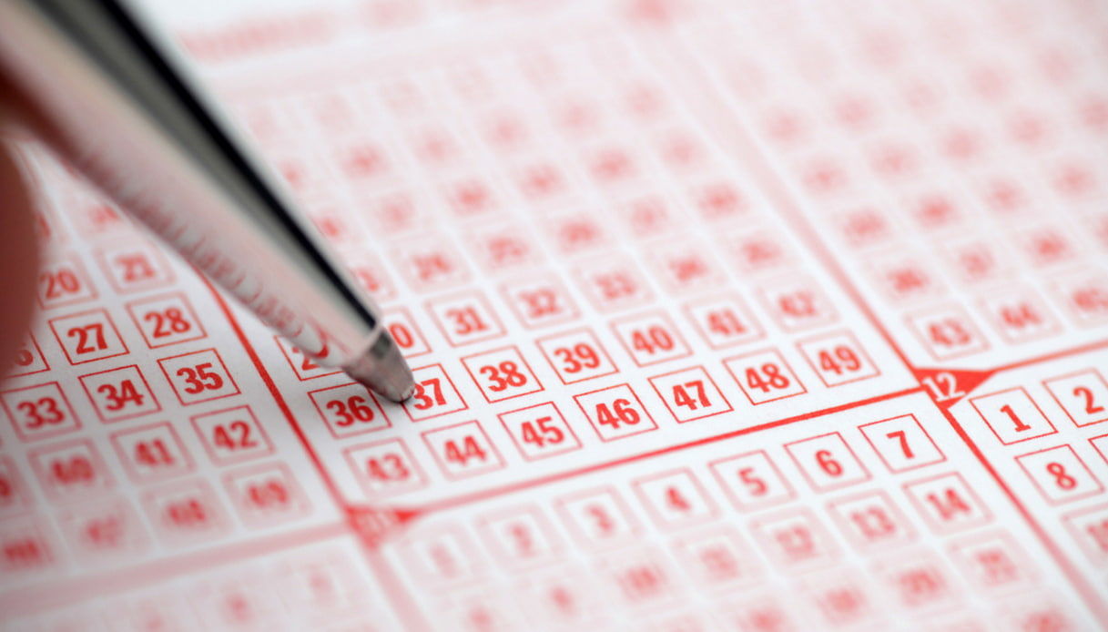 SuperEnalotto Jackpot Soars to €190.1 Million in Italy
